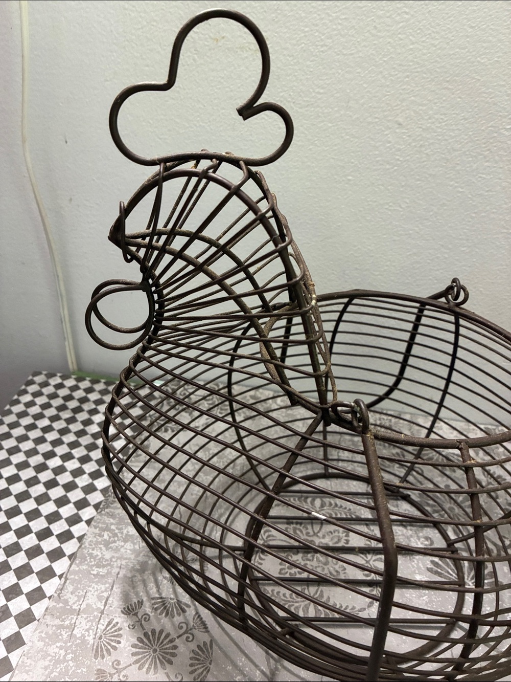 Rustic Brown Wire Chicken Basket - Home Art - Picture 2 of 3